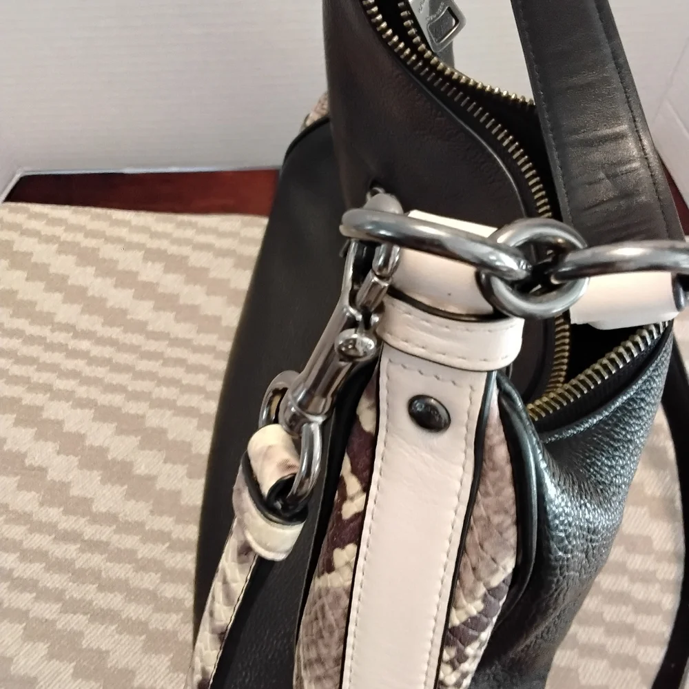 Coach Harley Hobo Black Pebbled Leather With Embossed Snake Trim - Picture 6 of 9